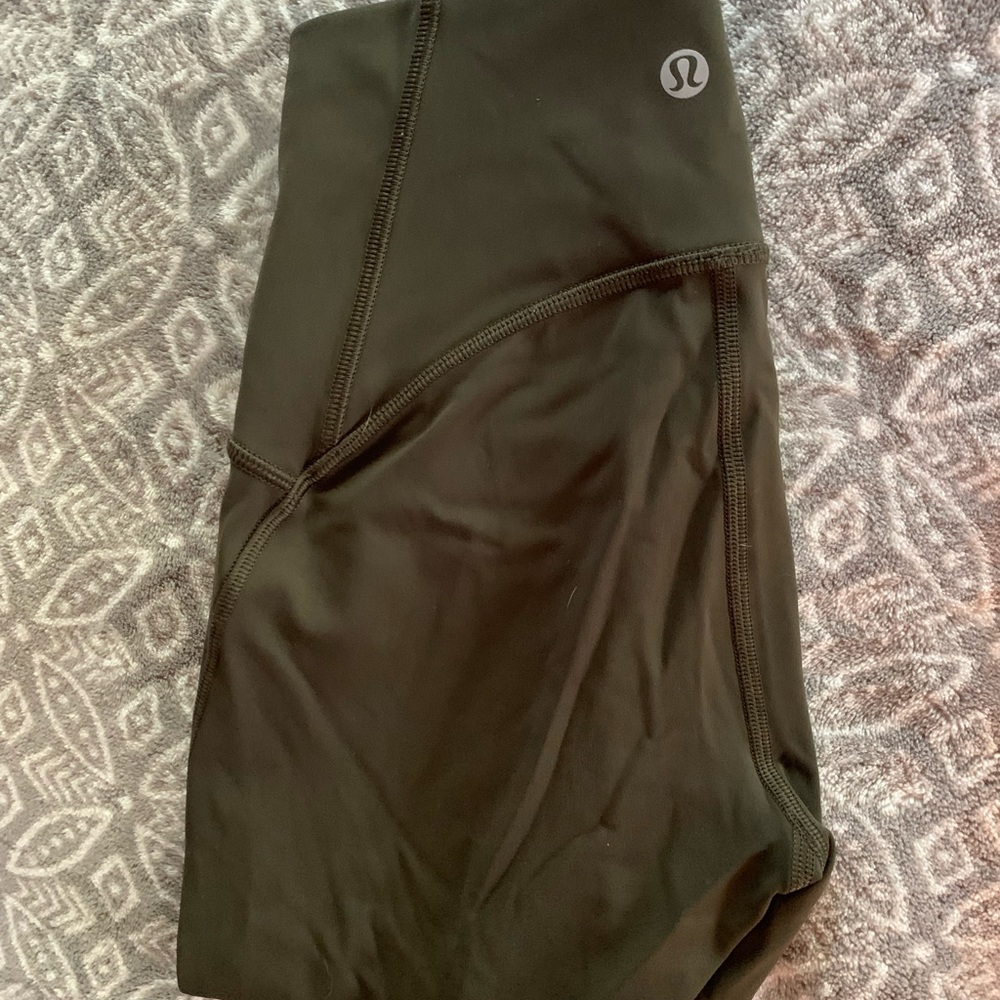 Army green Lululemon cropped leggings